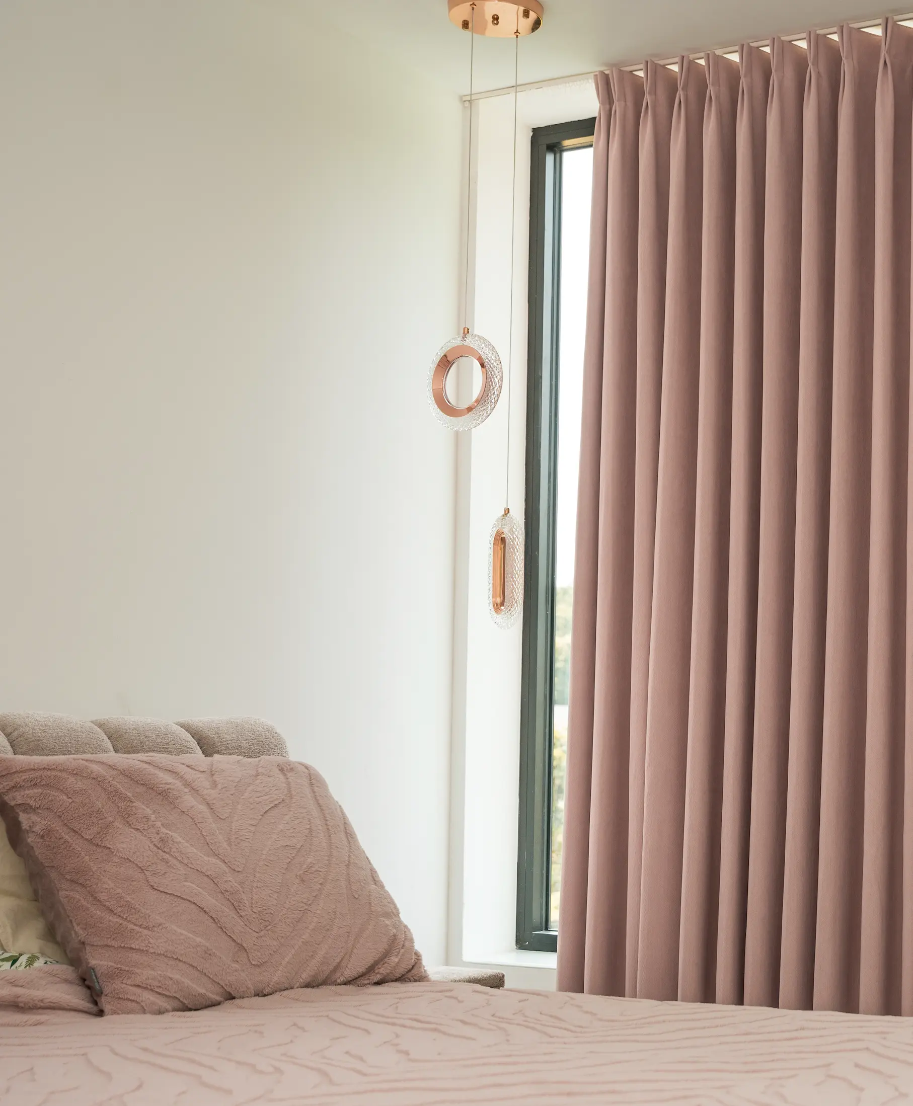 Pink blackout curtain Curtain Boutique client home bedroom photo mechelen